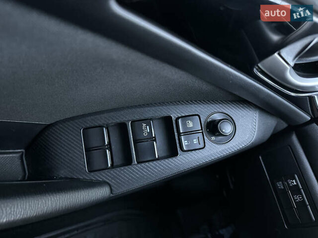 Білий Мазда 3, об'ємом двигуна 2 л та пробігом 52 тис. км за 12000 $, фото 16 на Automoto.ua