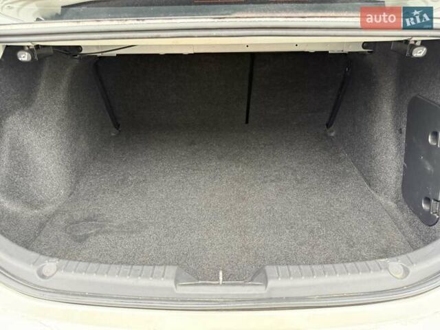 Белый Мазда 3, объемом двигателя 2 л и пробегом 142 тыс. км за 9000 $, фото 21 на Automoto.ua