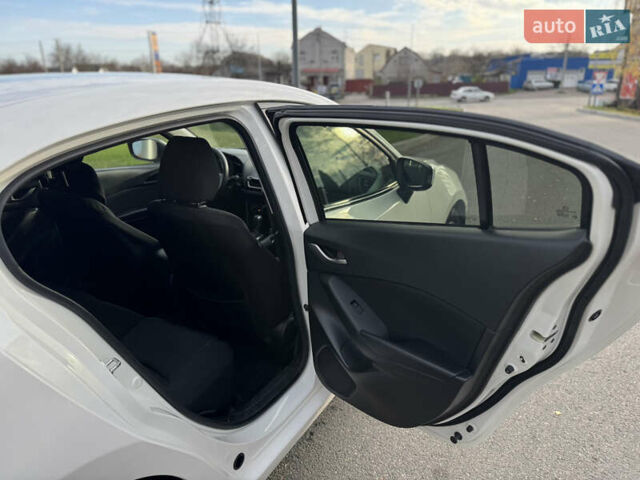Білий Мазда 3, об'ємом двигуна 2 л та пробігом 161 тис. км за 10000 $, фото 20 на Automoto.ua