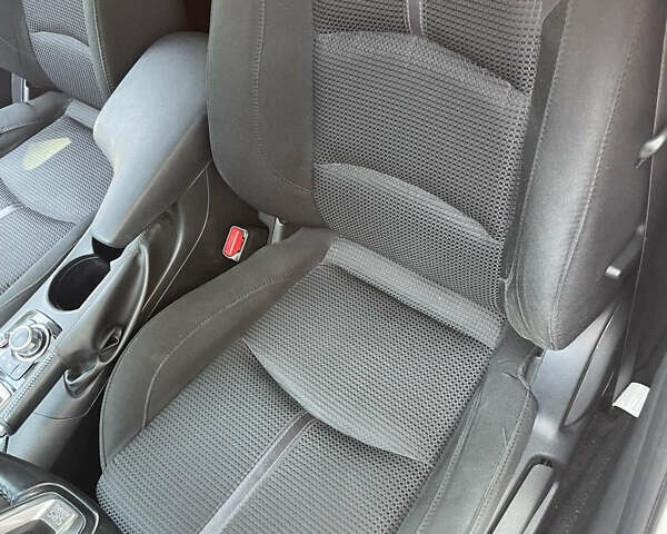 Білий Мазда 3, об'ємом двигуна 1.6 л та пробігом 116 тис. км за 13000 $, фото 9 на Automoto.ua