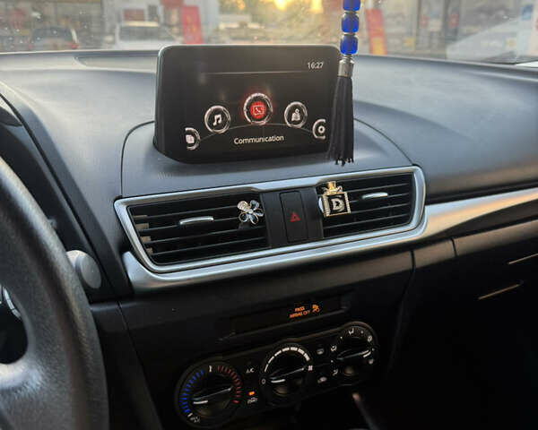 Белый Мазда 3, объемом двигателя 2 л и пробегом 109 тыс. км за 11500 $, фото 5 на Automoto.ua