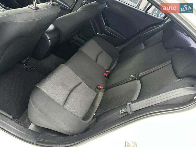 Белый Мазда 3, объемом двигателя 2 л и пробегом 196 тыс. км за 11000 $, фото 20 на Automoto.ua