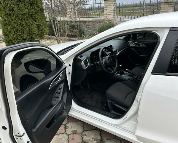 Белый Мазда 3, объемом двигателя 2 л и пробегом 107 тыс. км за 9500 $, фото 10 на Automoto.ua