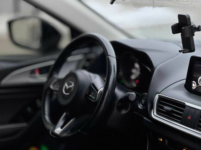 Белый Мазда 3, объемом двигателя 2 л и пробегом 196 тыс. км за 10990 $, фото 22 на Automoto.ua