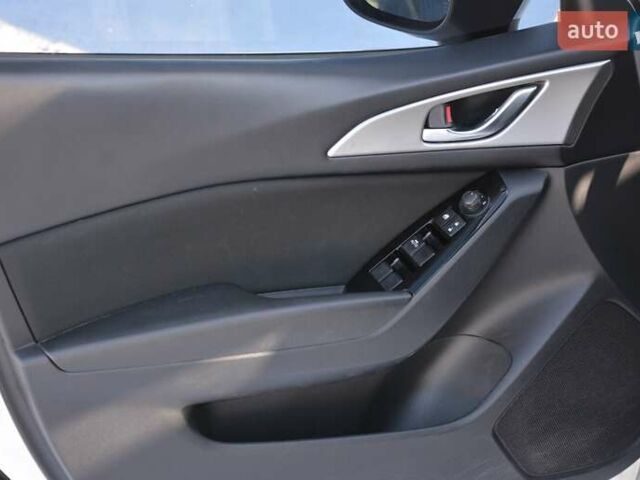 Белый Мазда 3, объемом двигателя 2 л и пробегом 90 тыс. км за 12999 $, фото 12 на Automoto.ua