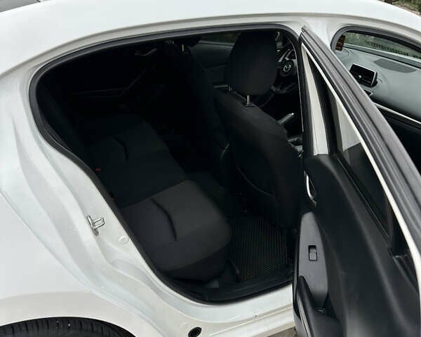 Белый Мазда 3, объемом двигателя 2 л и пробегом 107 тыс. км за 9500 $, фото 15 на Automoto.ua