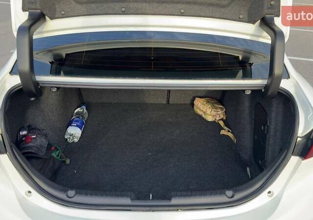 Білий Мазда 3, об'ємом двигуна 1.5 л та пробігом 144 тис. км за 13500 $, фото 18 на Automoto.ua