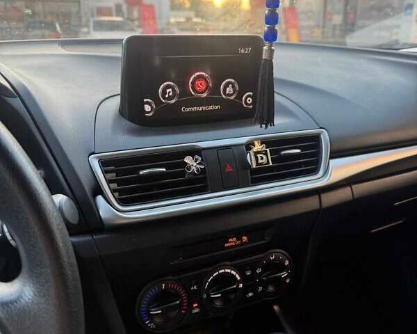 Белый Мазда 3, объемом двигателя 2 л и пробегом 109 тыс. км за 11800 $, фото 8 на Automoto.ua