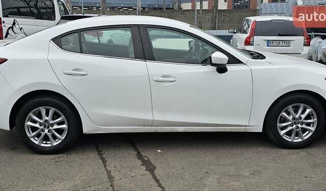 Белый Мазда 3, объемом двигателя 2 л и пробегом 130 тыс. км за 9900 $, фото 5 на Automoto.ua