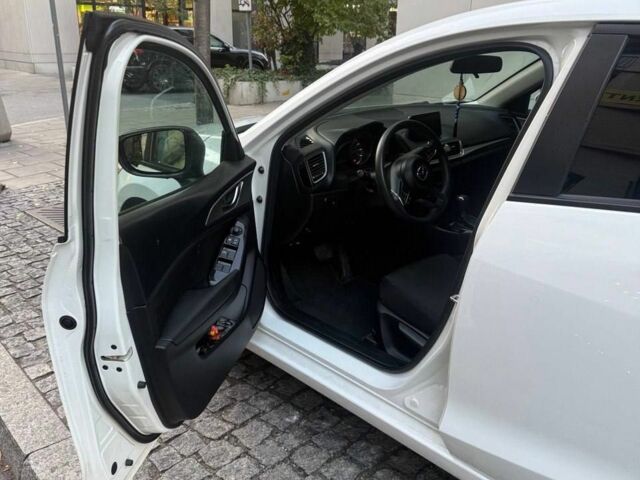 Белый Мазда 3, объемом двигателя 2 л и пробегом 109 тыс. км за 11300 $, фото 6 на Automoto.ua