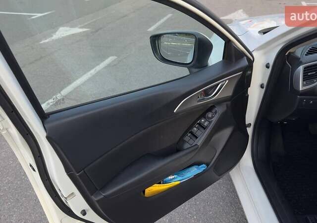 Білий Мазда 3, об'ємом двигуна 1.5 л та пробігом 144 тис. км за 13500 $, фото 15 на Automoto.ua