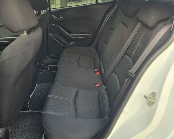 Білий Мазда 3, об'ємом двигуна 1.5 л та пробігом 107 тис. км за 14700 $, фото 12 на Automoto.ua