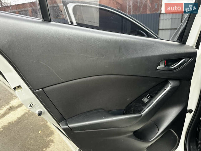 Белый Мазда 3, объемом двигателя 2 л и пробегом 196 тыс. км за 11000 $, фото 19 на Automoto.ua