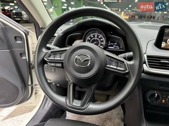Білий Мазда 3, об'ємом двигуна 2 л та пробігом 90 тис. км за 14490 $, фото 12 на Automoto.ua