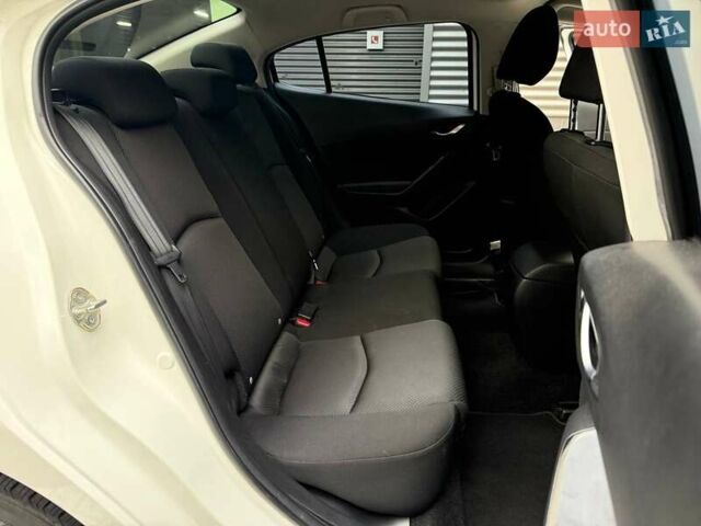 Білий Мазда 3, об'ємом двигуна 2 л та пробігом 90 тис. км за 14490 $, фото 8 на Automoto.ua