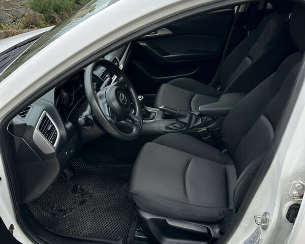 Белый Мазда 3, объемом двигателя 2 л и пробегом 107 тыс. км за 9500 $, фото 9 на Automoto.ua