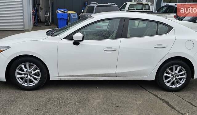 Белый Мазда 3, объемом двигателя 2 л и пробегом 130 тыс. км за 9900 $, фото 4 на Automoto.ua