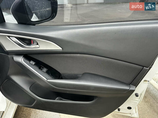 Белый Мазда 3, объемом двигателя 2 л и пробегом 196 тыс. км за 11000 $, фото 23 на Automoto.ua