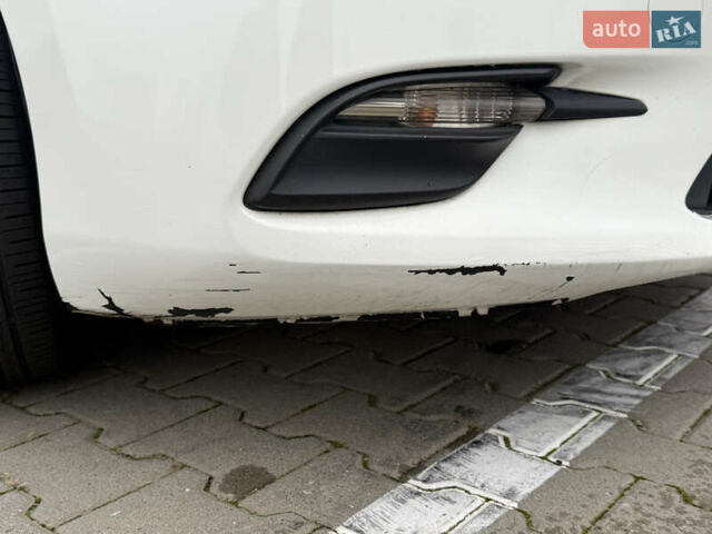 Белый Мазда 3, объемом двигателя 2 л и пробегом 173 тыс. км за 10500 $, фото 9 на Automoto.ua