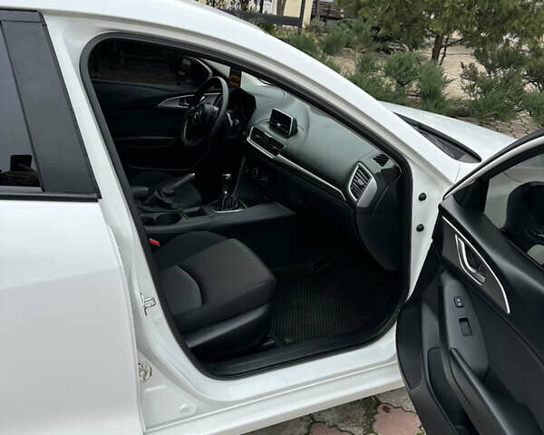 Белый Мазда 3, объемом двигателя 2 л и пробегом 107 тыс. км за 9500 $, фото 16 на Automoto.ua