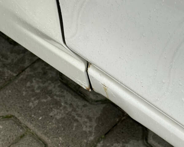 Белый Мазда 3, объемом двигателя 2 л и пробегом 173 тыс. км за 10500 $, фото 12 на Automoto.ua