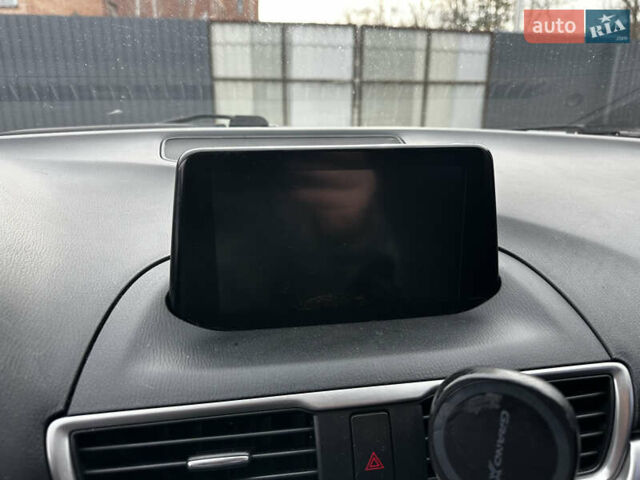 Белый Мазда 3, объемом двигателя 2 л и пробегом 196 тыс. км за 11000 $, фото 16 на Automoto.ua