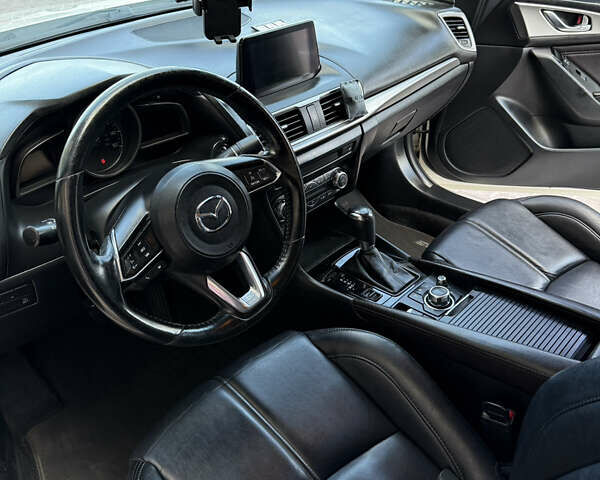 Белый Мазда 3, объемом двигателя 2 л и пробегом 193 тыс. км за 13500 $, фото 16 на Automoto.ua