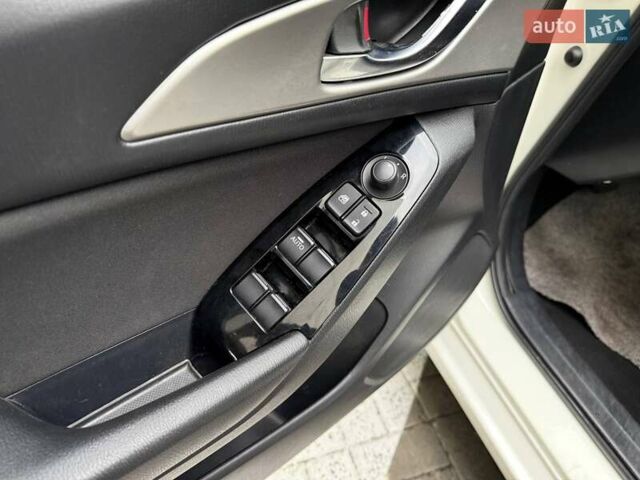 Білий Мазда 3, об'ємом двигуна 2 л та пробігом 90 тис. км за 14490 $, фото 10 на Automoto.ua