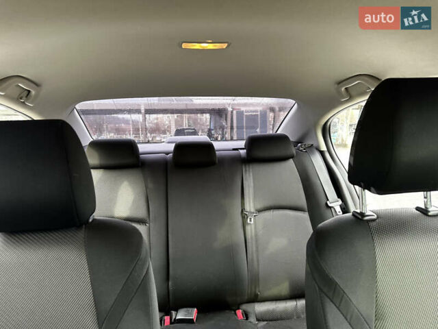 Белый Мазда 3, объемом двигателя 2 л и пробегом 196 тыс. км за 11000 $, фото 25 на Automoto.ua