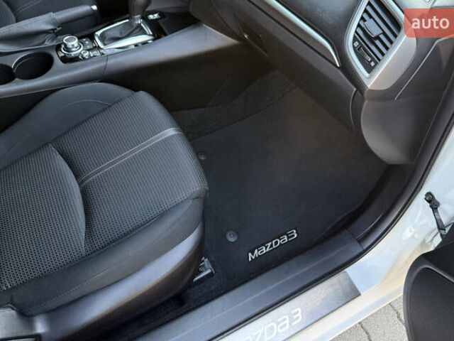 Білий Мазда 3, об'ємом двигуна 1.5 л та пробігом 96 тис. км за 15500 $, фото 17 на Automoto.ua