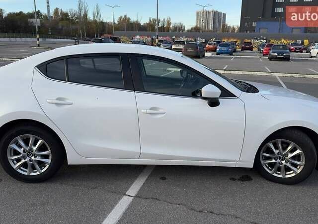 Білий Мазда 3, об'ємом двигуна 1.5 л та пробігом 144 тис. км за 13500 $, фото 4 на Automoto.ua