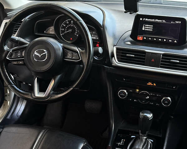 Белый Мазда 3, объемом двигателя 2 л и пробегом 193 тыс. км за 13500 $, фото 9 на Automoto.ua