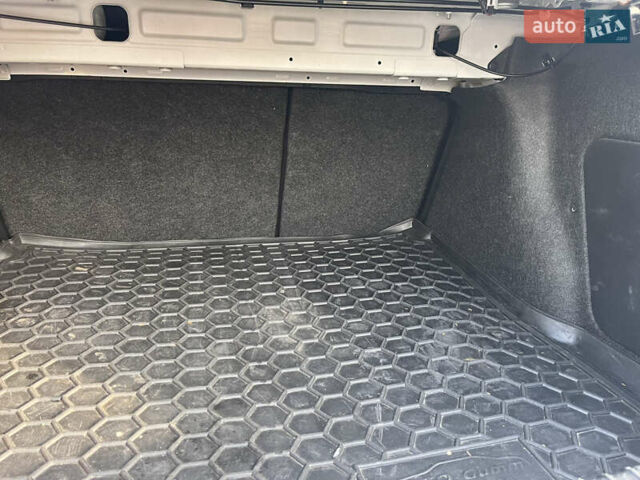 Белый Мазда 3, объемом двигателя 2.49 л и пробегом 110 тыс. км за 15700 $, фото 15 на Automoto.ua