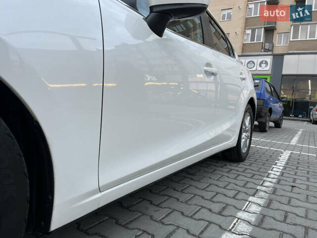 Белый Мазда 3, объемом двигателя 1.5 л и пробегом 144 тыс. км за 14500 $, фото 11 на Automoto.ua