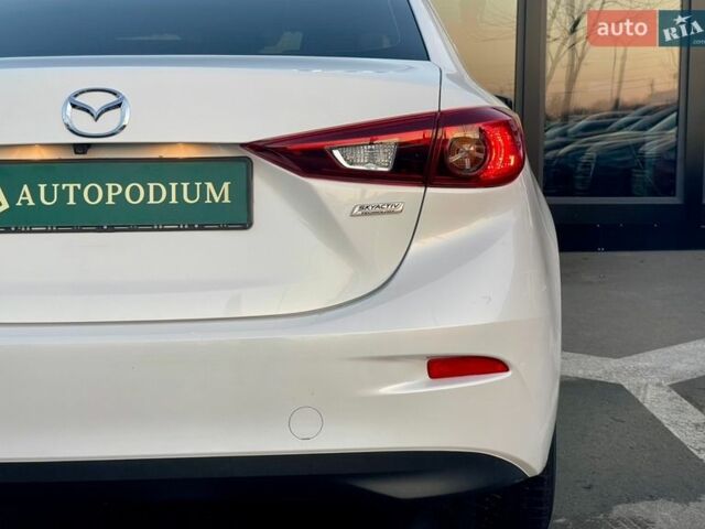 Белый Мазда 3, объемом двигателя 2 л и пробегом 90 тыс. км за 12500 $, фото 9 на Automoto.ua