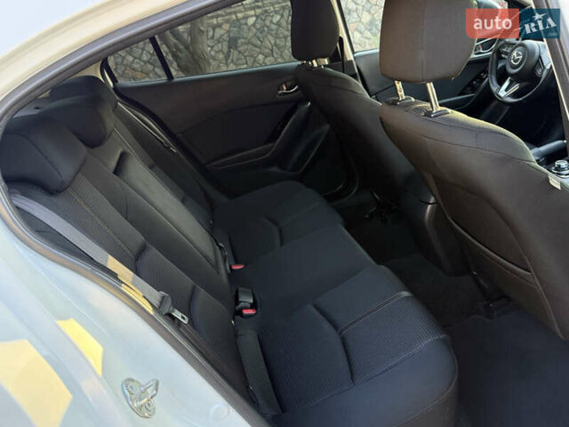 Білий Мазда 3, об'ємом двигуна 1.5 л та пробігом 96 тис. км за 15500 $, фото 16 на Automoto.ua