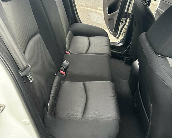 Белый Мазда 3, объемом двигателя 2 л и пробегом 196 тыс. км за 11000 $, фото 22 на Automoto.ua