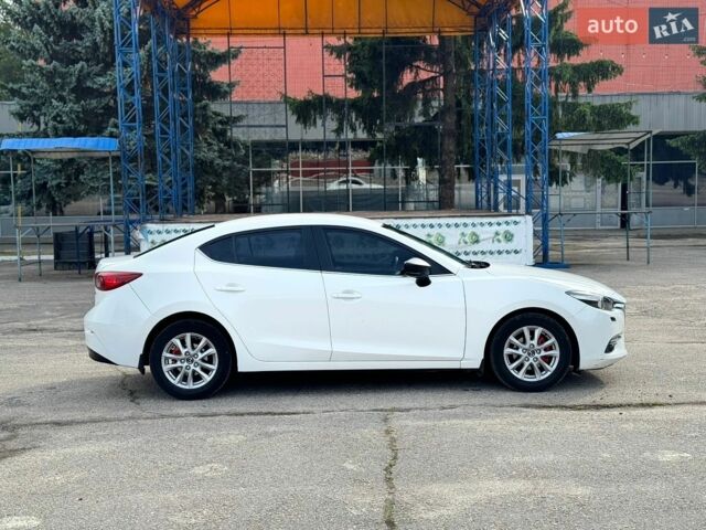 Білий Мазда 3, об'ємом двигуна 1.5 л та пробігом 103 тис. км за 9000 $, фото 3 на Automoto.ua
