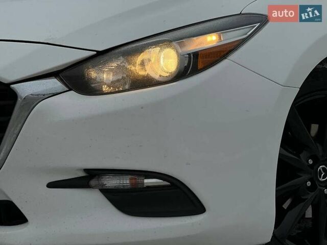 Белый Мазда 3, объемом двигателя 2 л и пробегом 196 тыс. км за 10990 $, фото 2 на Automoto.ua