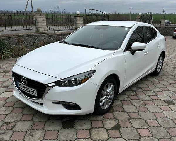Белый Мазда 3, объемом двигателя 2 л и пробегом 107 тыс. км за 9500 $, фото 1 на Automoto.ua
