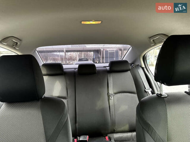 Белый Мазда 3, объемом двигателя 2 л и пробегом 196 тыс. км за 11000 $, фото 26 на Automoto.ua