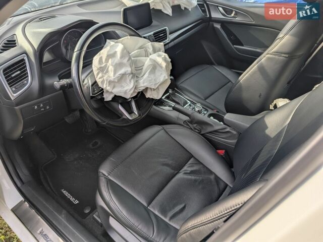 Белый Мазда 3, объемом двигателя 2 л и пробегом 80 тыс. км за 7650 $, фото 6 на Automoto.ua