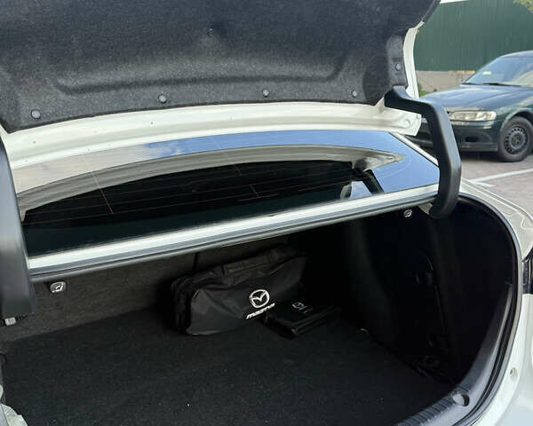 Белый Мазда 3, объемом двигателя 2 л и пробегом 193 тыс. км за 13500 $, фото 13 на Automoto.ua