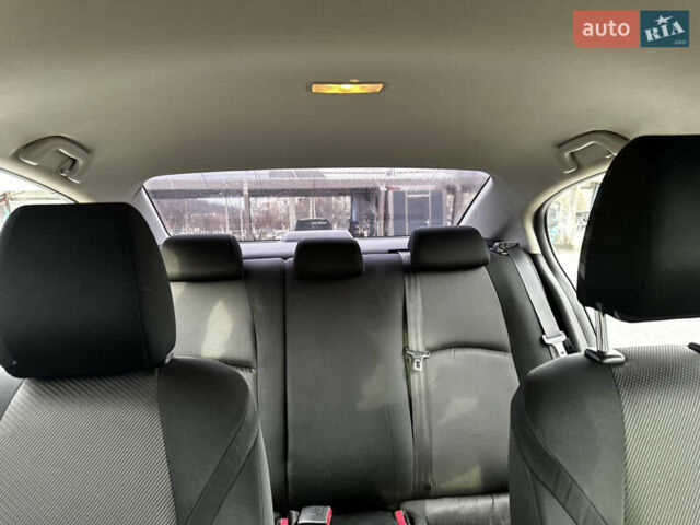 Белый Мазда 3, объемом двигателя 2 л и пробегом 196 тыс. км за 11000 $, фото 27 на Automoto.ua