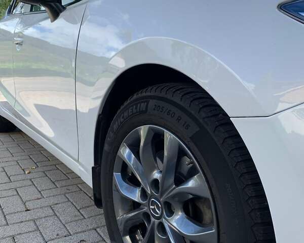 Белый Мазда 3, объемом двигателя 2 л и пробегом 156 тыс. км за 10035 $, фото 1 на Automoto.ua