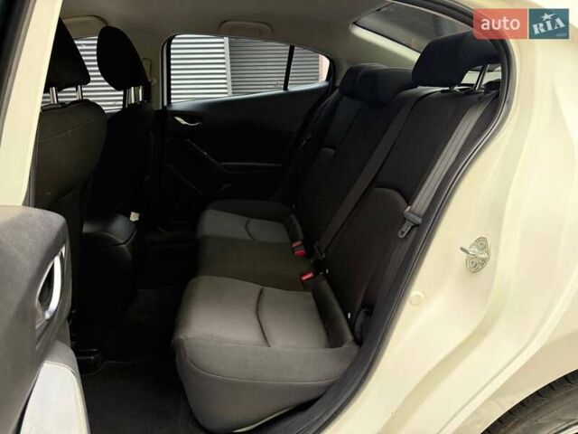 Білий Мазда 3, об'ємом двигуна 2 л та пробігом 90 тис. км за 14490 $, фото 7 на Automoto.ua