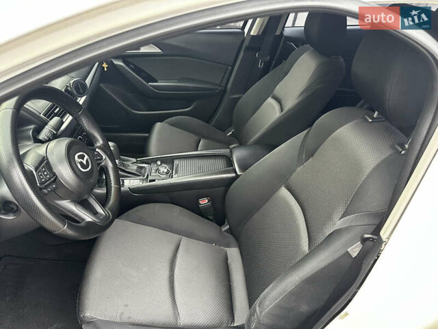 Белый Мазда 3, объемом двигателя 2 л и пробегом 196 тыс. км за 11000 $, фото 13 на Automoto.ua