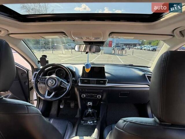 Білий Мазда 3, об'ємом двигуна 2.49 л та пробігом 108 тис. км за 12800 $, фото 1 на Automoto.ua