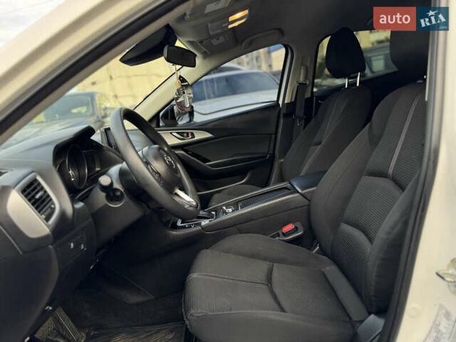 Белый Мазда 3, объемом двигателя 2 л и пробегом 39 тыс. км за 13500 $, фото 16 на Automoto.ua