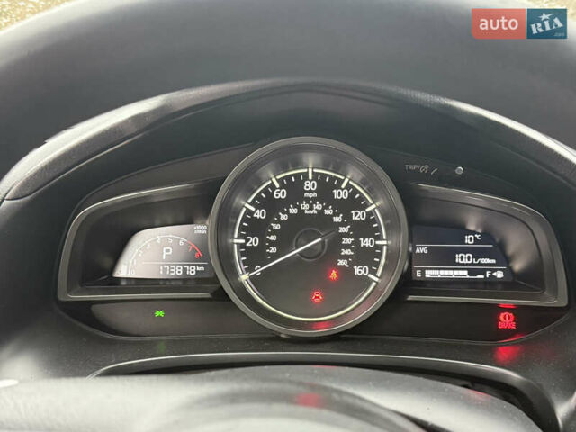 Белый Мазда 3, объемом двигателя 2 л и пробегом 173 тыс. км за 10500 $, фото 5 на Automoto.ua